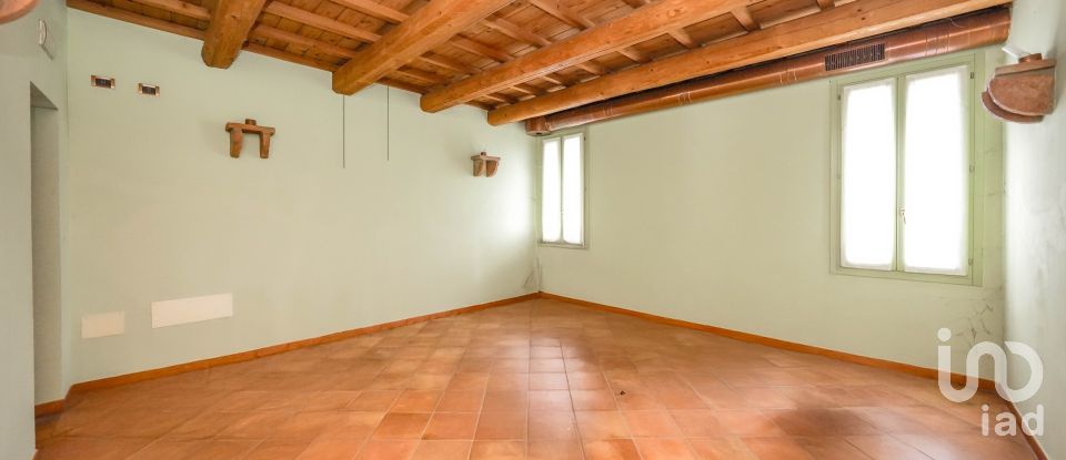 Ristorante di 982 m² in Migliaro (44020)