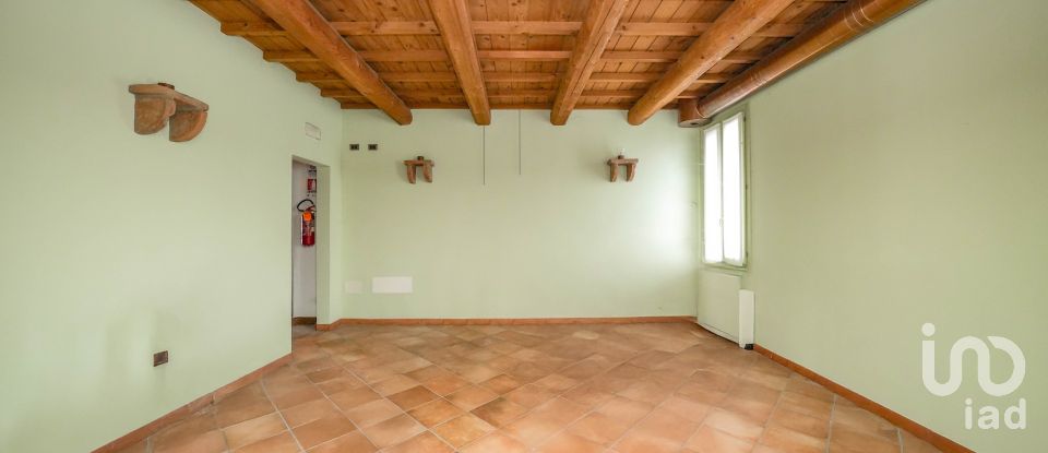 Ristorante di 982 m² in Migliaro (44020)
