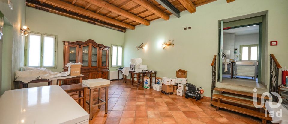 Ristorante di 982 m² in Migliaro (44020)