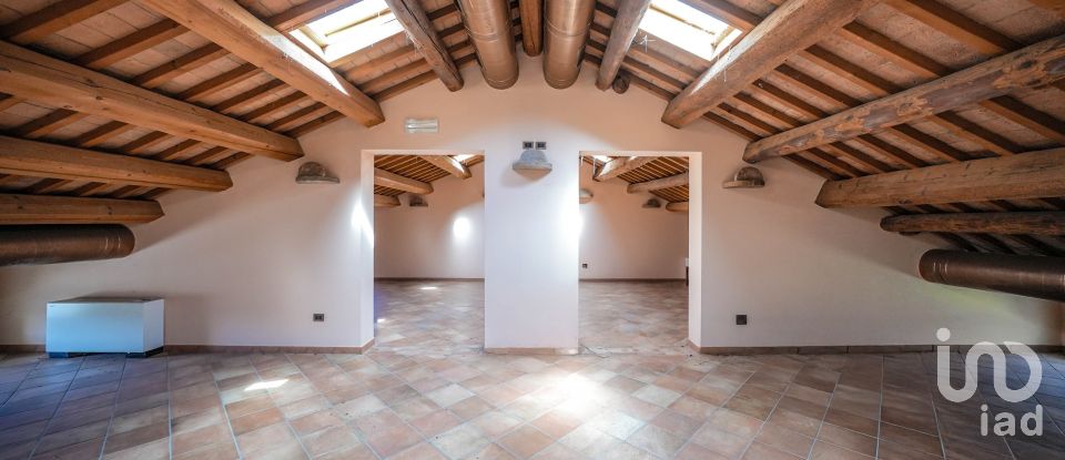 Ristorante di 982 m² in Migliaro (44020)