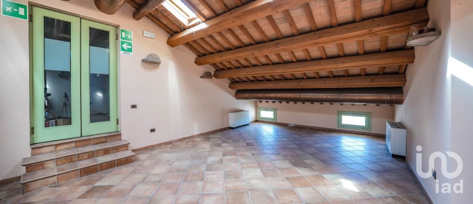 Ristorante di 982 m² in Migliaro (44020)