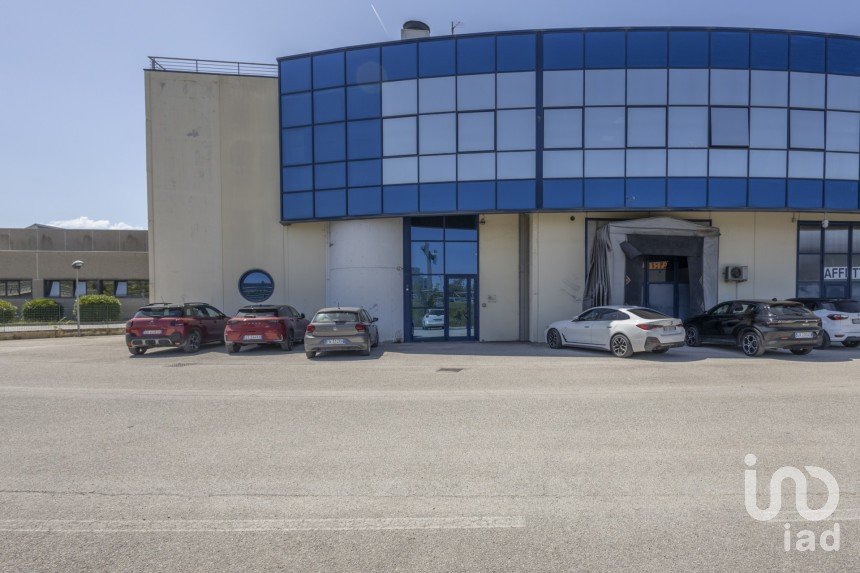 Uffici di 192 m² in Osimo (60027)