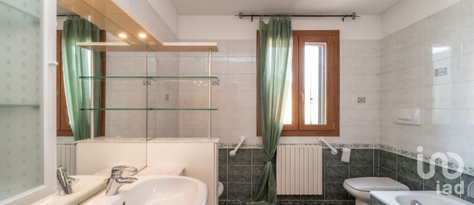 Casa indipendente / Villa 3 locali di 203 m² in Padova (35136)