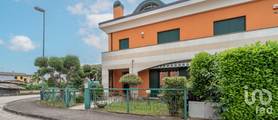Casa indipendente / Villa 3 locali di 203 m² in Padova (35136)