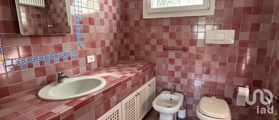 Townhouse 9 rooms of 230 m² in Arcugnano (36057)