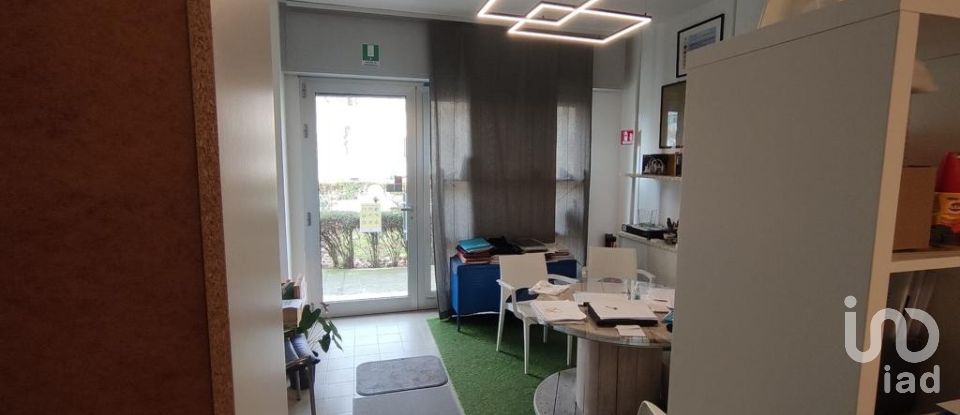Shop / premises commercial of 60 m² in Fano (61032)