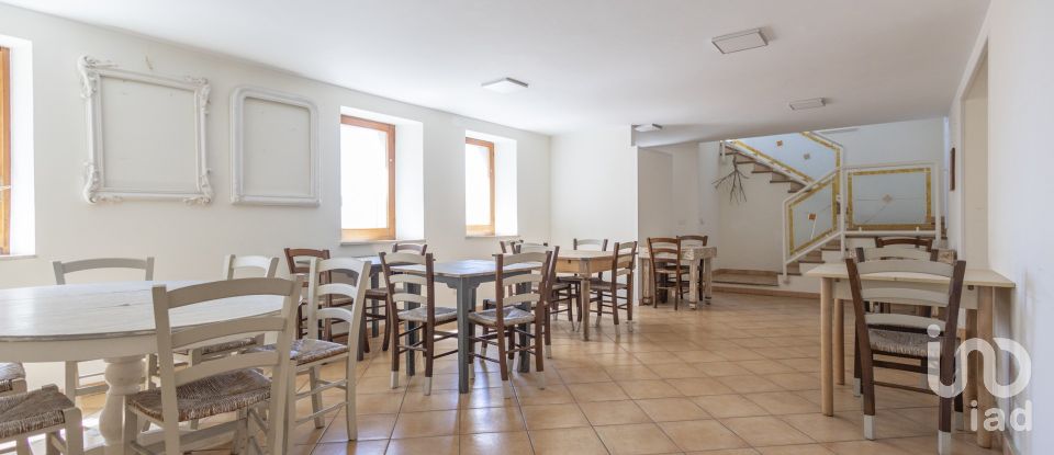Ristorante di 292 m² in Castelfidardo (60022)