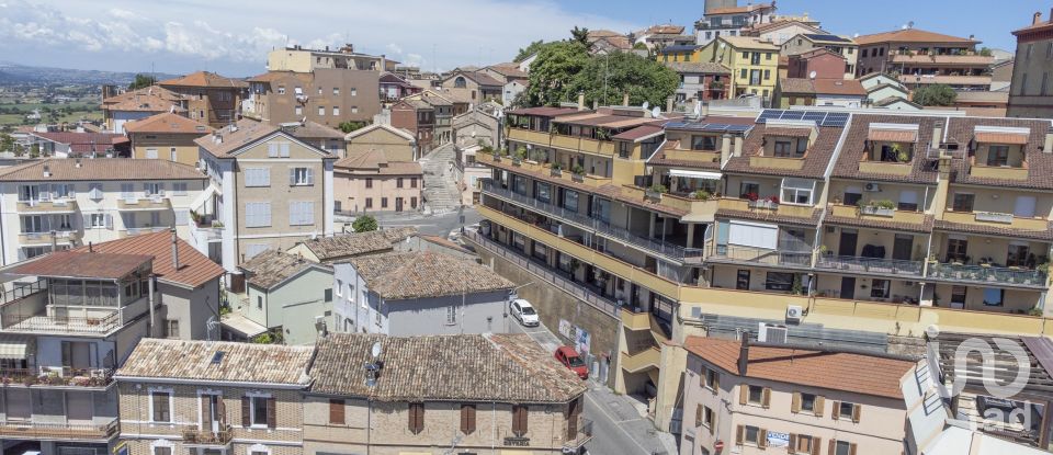 Ristorante di 292 m² in Castelfidardo (60022)