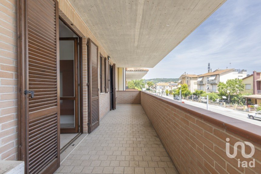 Appartamento 5 locali di 104 m² a Castelfidardo (60022)