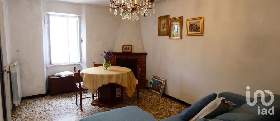 Village house 7 rooms of 103 m² in Carro (19012)