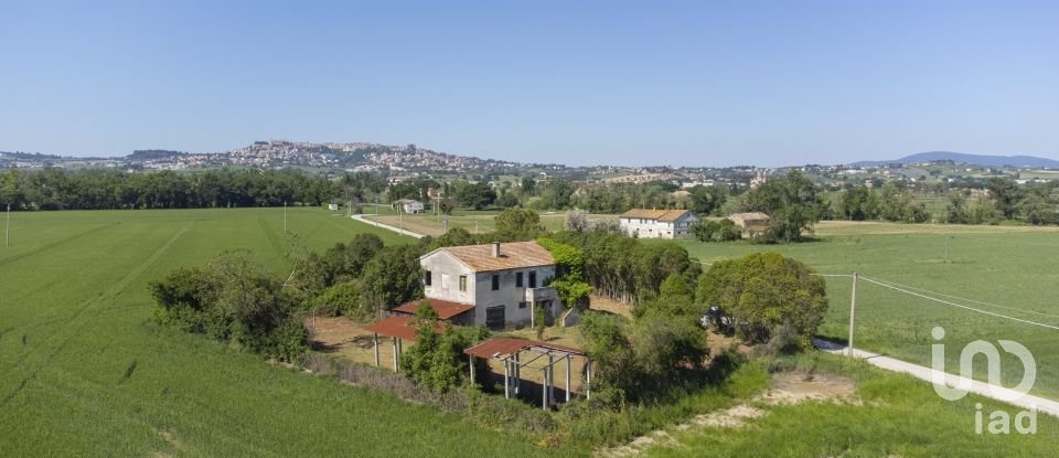 Casa indipendente / Villa 4 locali di 275 m² in Osimo (60027)