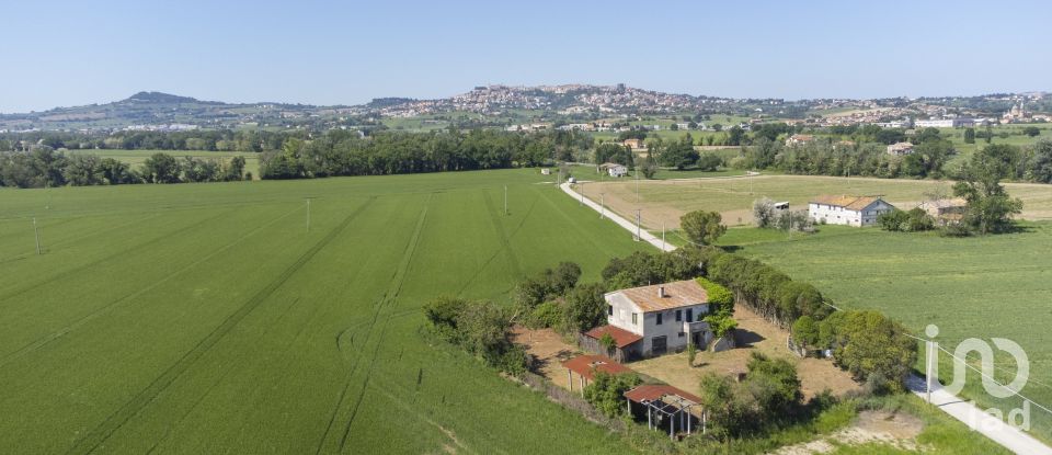 Casa indipendente / Villa 4 locali di 275 m² in Osimo (60027)