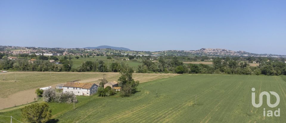 Casa indipendente / Villa 4 locali di 275 m² in Osimo (60027)