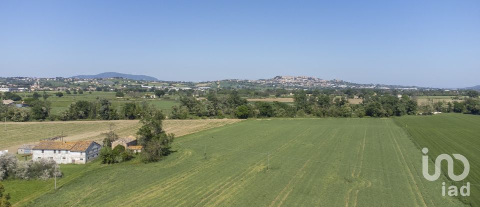 Casa indipendente / Villa 4 locali di 275 m² in Osimo (60027)