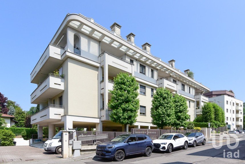 Workshop of 71 m² in Mariano Comense (22066)