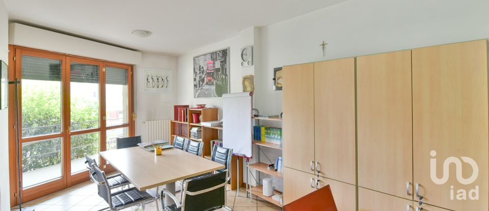 Workshop of 71 m² in Mariano Comense (22066)