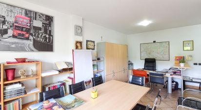 Laboratorio di 71 m² in Mariano Comense (22066)