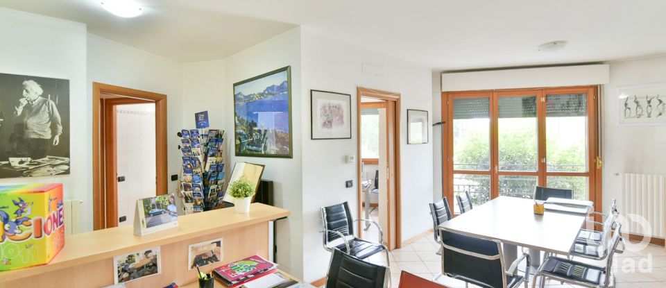 Workshop of 71 m² in Mariano Comense (22066)