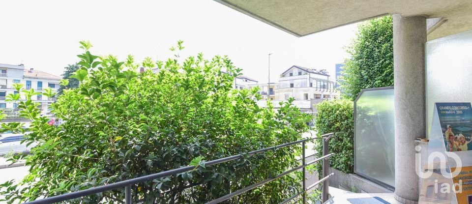 Workshop of 71 m² in Mariano Comense (22066)