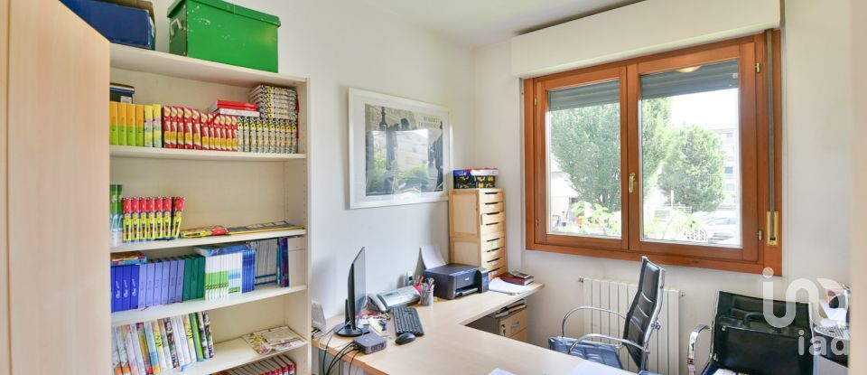 Workshop of 71 m² in Mariano Comense (22066)