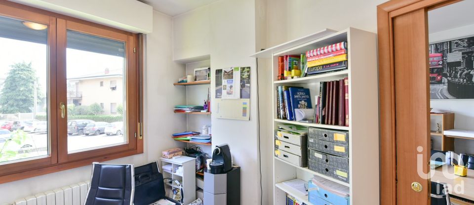 Workshop of 71 m² in Mariano Comense (22066)