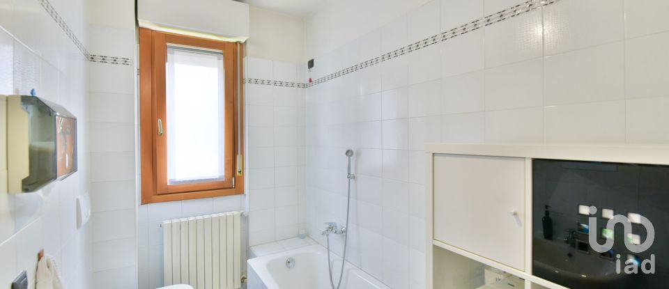 Workshop of 71 m² in Mariano Comense (22066)