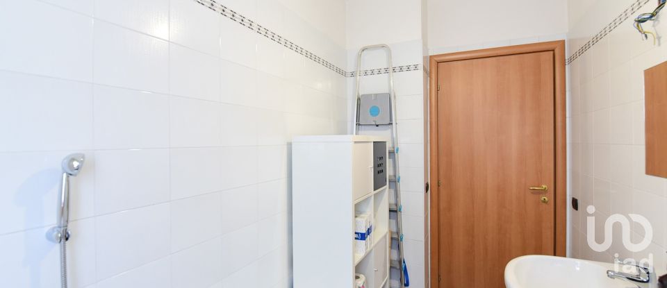 Workshop of 71 m² in Mariano Comense (22066)