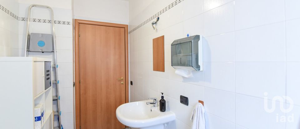 Workshop of 71 m² in Mariano Comense (22066)