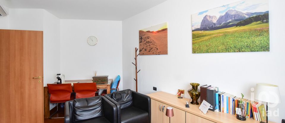 Workshop of 71 m² in Mariano Comense (22066)