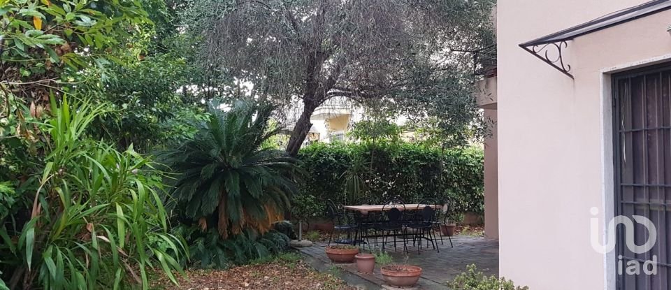 House boat 6 rooms of 161 m² in Loano (17025)