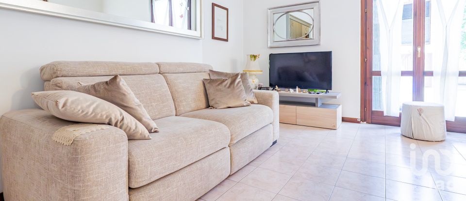 Three-room apartment of 75 m² in Lentate sul Seveso (20823)