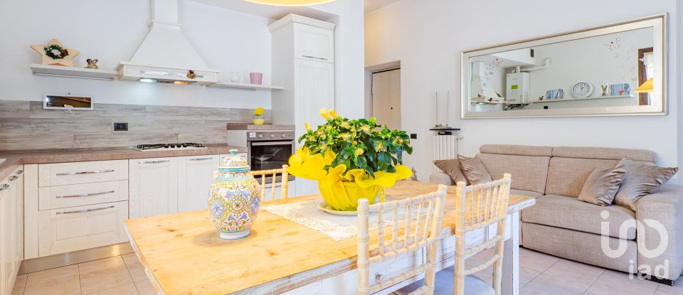 Three-room apartment of 75 m² in Lentate sul Seveso (20823)