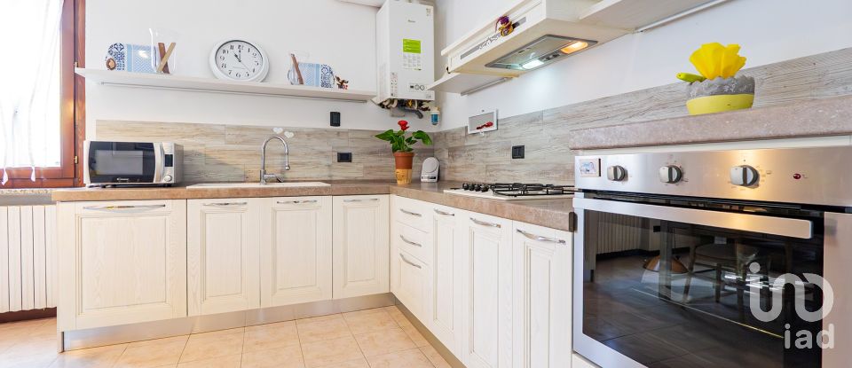 Three-room apartment of 75 m² in Lentate sul Seveso (20823)