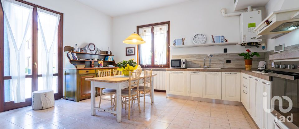 Three-room apartment of 75 m² in Lentate sul Seveso (20823)