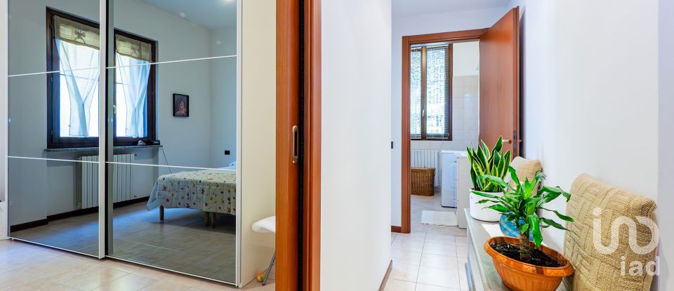 Three-room apartment of 75 m² in Lentate sul Seveso (20823)