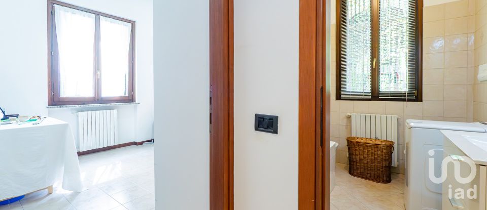 Three-room apartment of 75 m² in Lentate sul Seveso (20823)