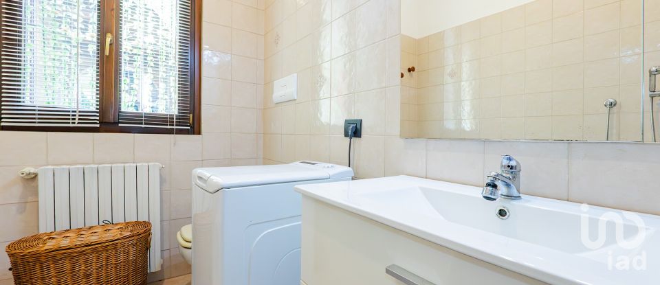 Three-room apartment of 75 m² in Lentate sul Seveso (20823)