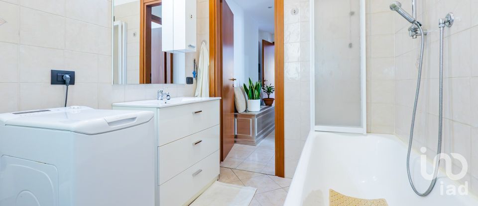 Three-room apartment of 75 m² in Lentate sul Seveso (20823)