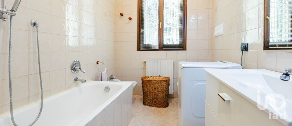 Three-room apartment of 75 m² in Lentate sul Seveso (20823)