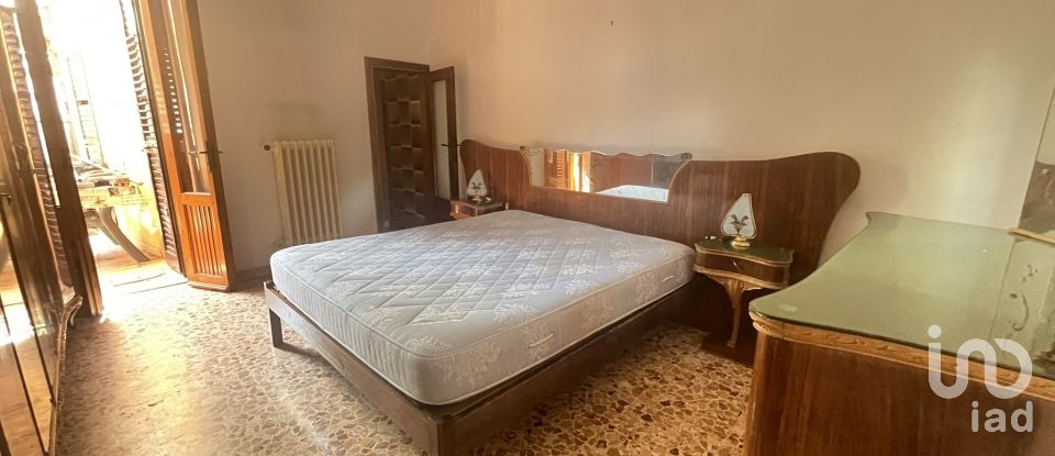 Casa indipendente / Villa 11 locali di 235 m² in Prato (59100)