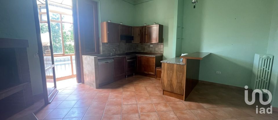 Casa indipendente / Villa 11 locali di 235 m² in Prato (59100)