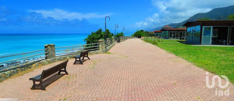 Apartment 6 rooms of 119 m² in - (87030)