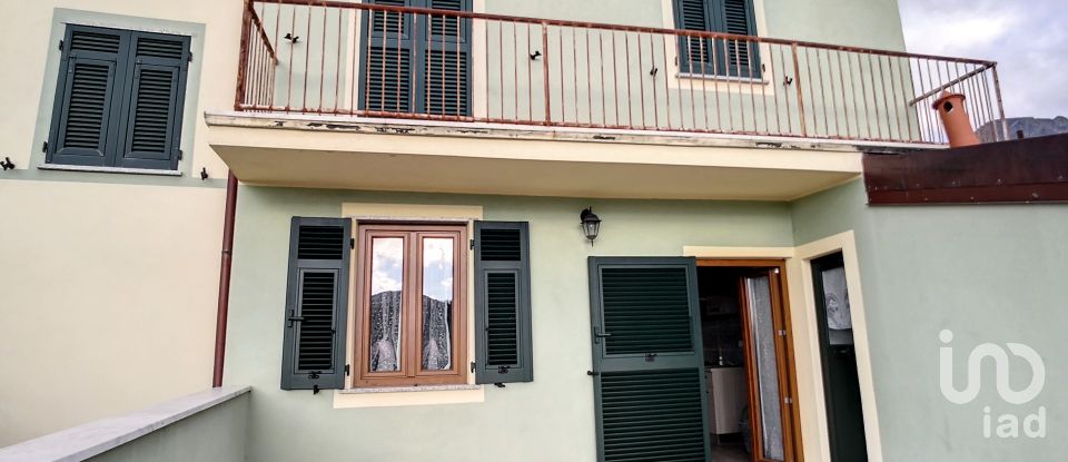 Casa indipendente / Villa 0 locali di 160 m² in Neirone (16040)