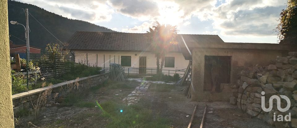 Casa indipendente / Villa 0 locali di 160 m² in Neirone (16040)