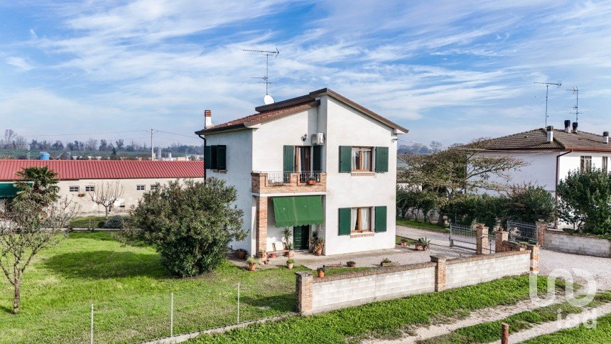 Casa indipendente 5 locali di 215 m² in Berra (44030)