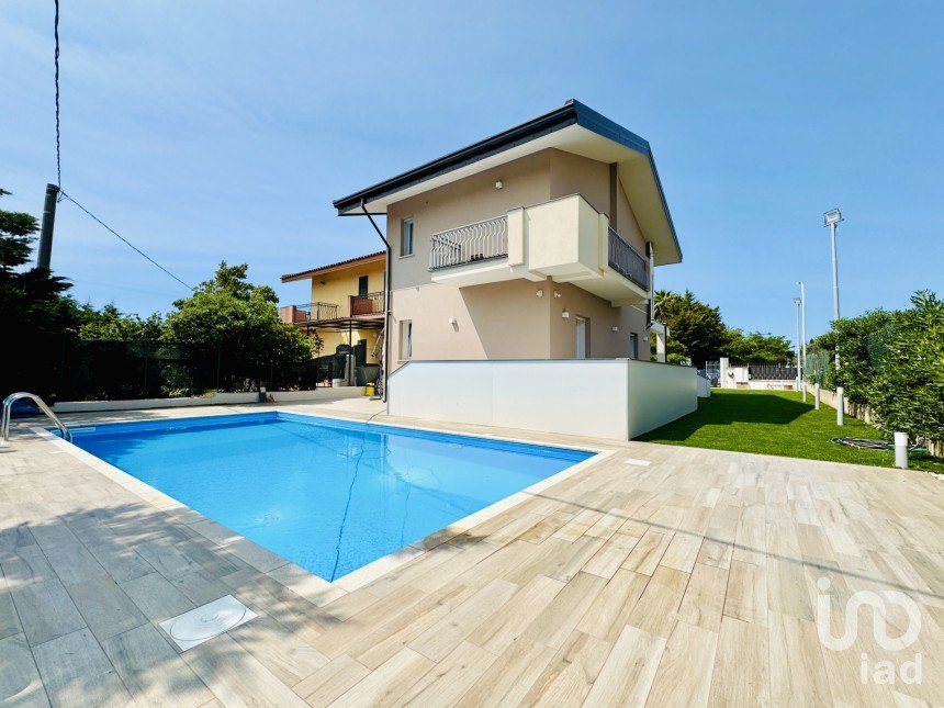 Farm 4 rooms of 151 m² in Avola (96012)