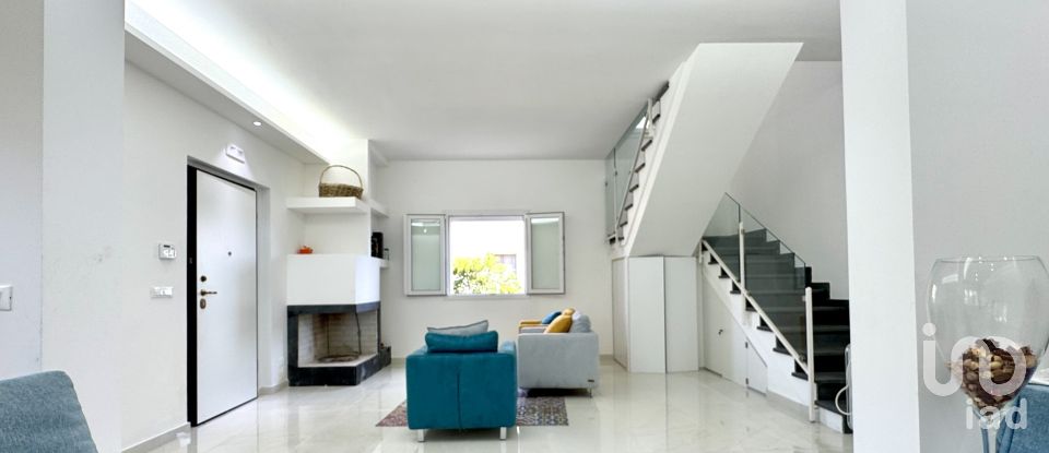 Farm 4 rooms of 151 m² in Avola (96012)