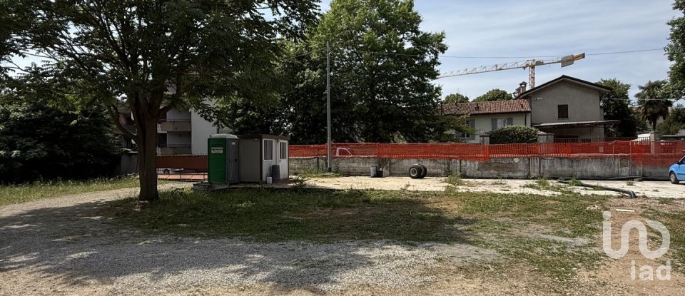 Terreno di 2.000 m² in Mariano Comense (22066)