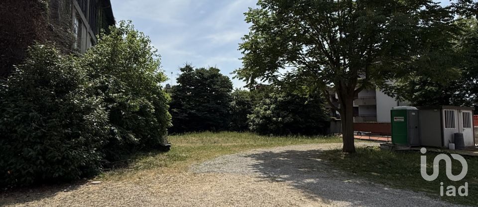 Terreno di 2.000 m² in Mariano Comense (22066)