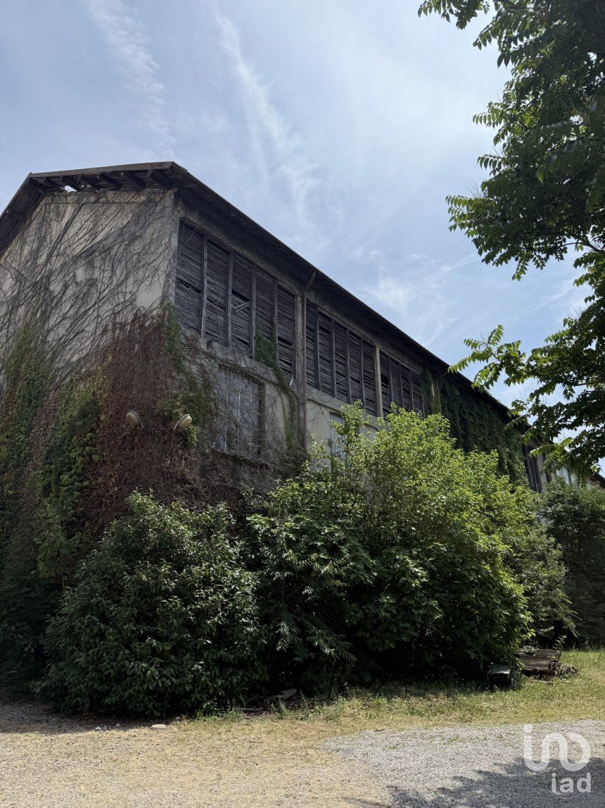 Terreno di 2.000 m² in Mariano Comense (22066)